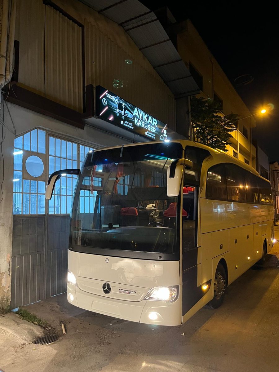 Tadilatı tamamlanan Travego atölye önünde